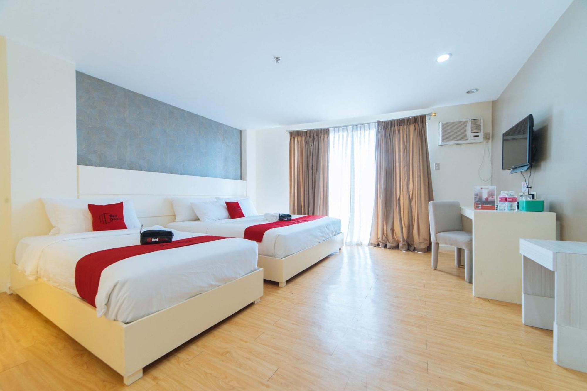 Reddoorz Plus At Hotel Metro Kalibo Kültér fotó
