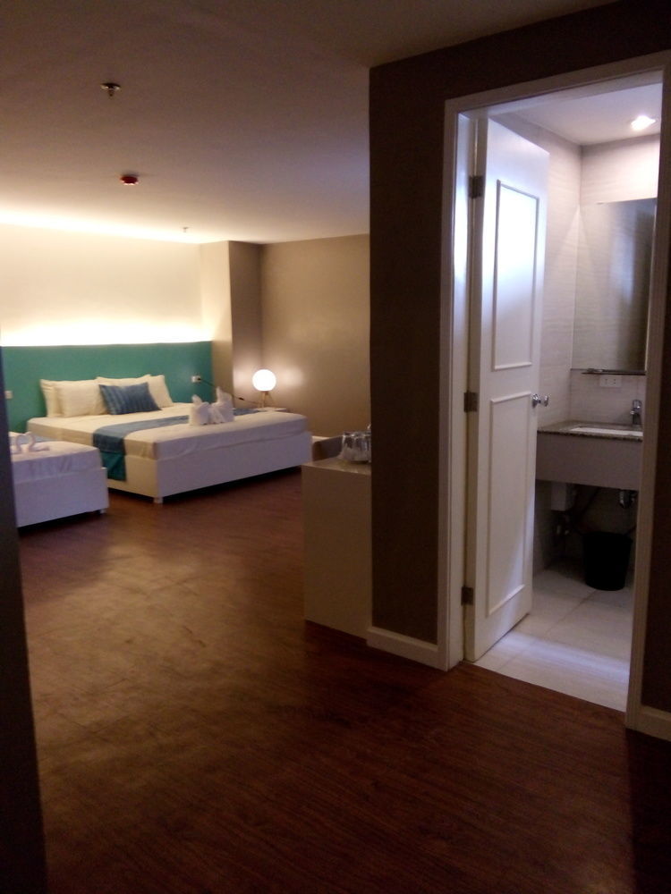 Reddoorz Plus At Hotel Metro Kalibo Kültér fotó